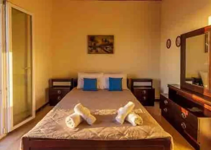Kiki\'S Beautiful House On Famous Village Pentati