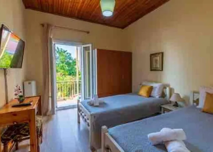 Kiki\'S Beautiful House On Famous Village Pentati