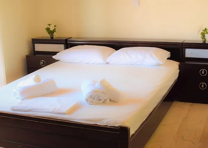 Kiki\'S Beautiful House On Famous Village Pentati